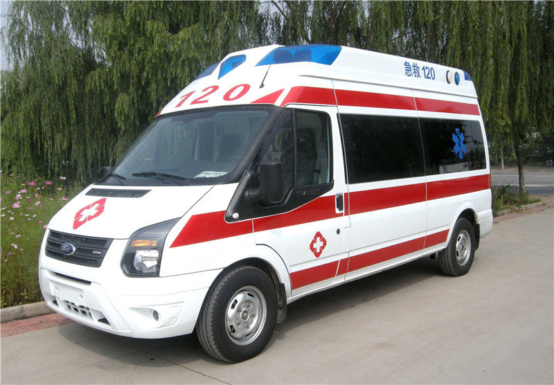 移動救護車為何頻頻遇到前方司機不及時避讓？